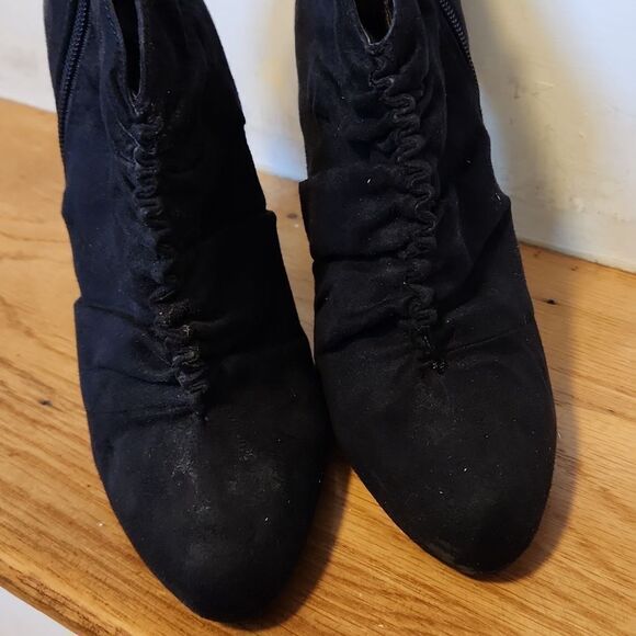 Size 7 black booties ruched scrunched heels side zipper suede spring brand preow - Picture 14 of 17